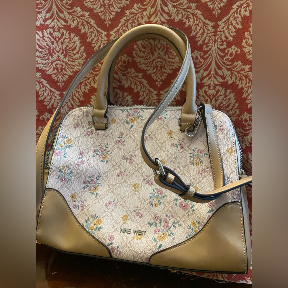 CUTE and GREAT Condition-Nine West Carsten Satchel Bone and Floral